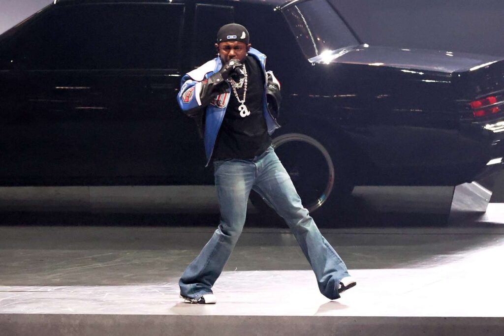 Kendrick-Lamar-2025-Super-Bowl-020925-2-dcb84d477dee486f91759188c189ff06
